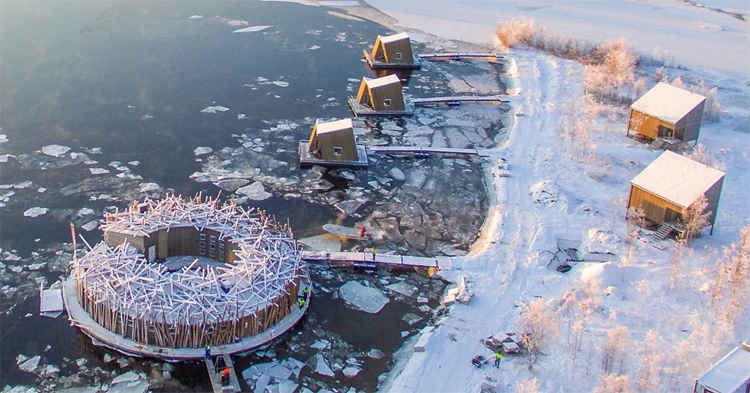 Arctic Bath - un hotel scandinav plutitor care îți taie respirația