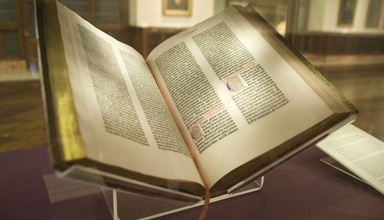 Cine a scris Biblia? Cum a fost scrisă Biblia? Cine este autorul Bibliei?