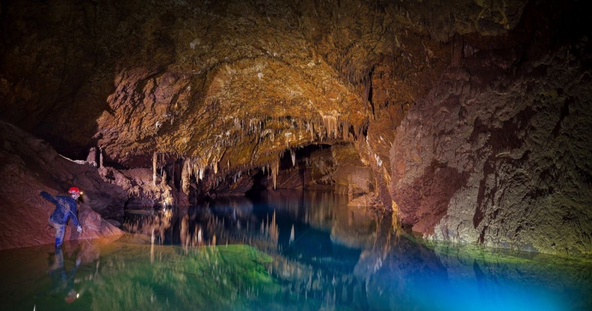 Care este cel mai mare lac subteran din România?