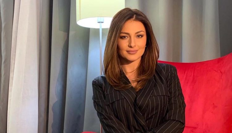 Ce a ajuns să facă Elena Marin după Survivor? Este incredibil