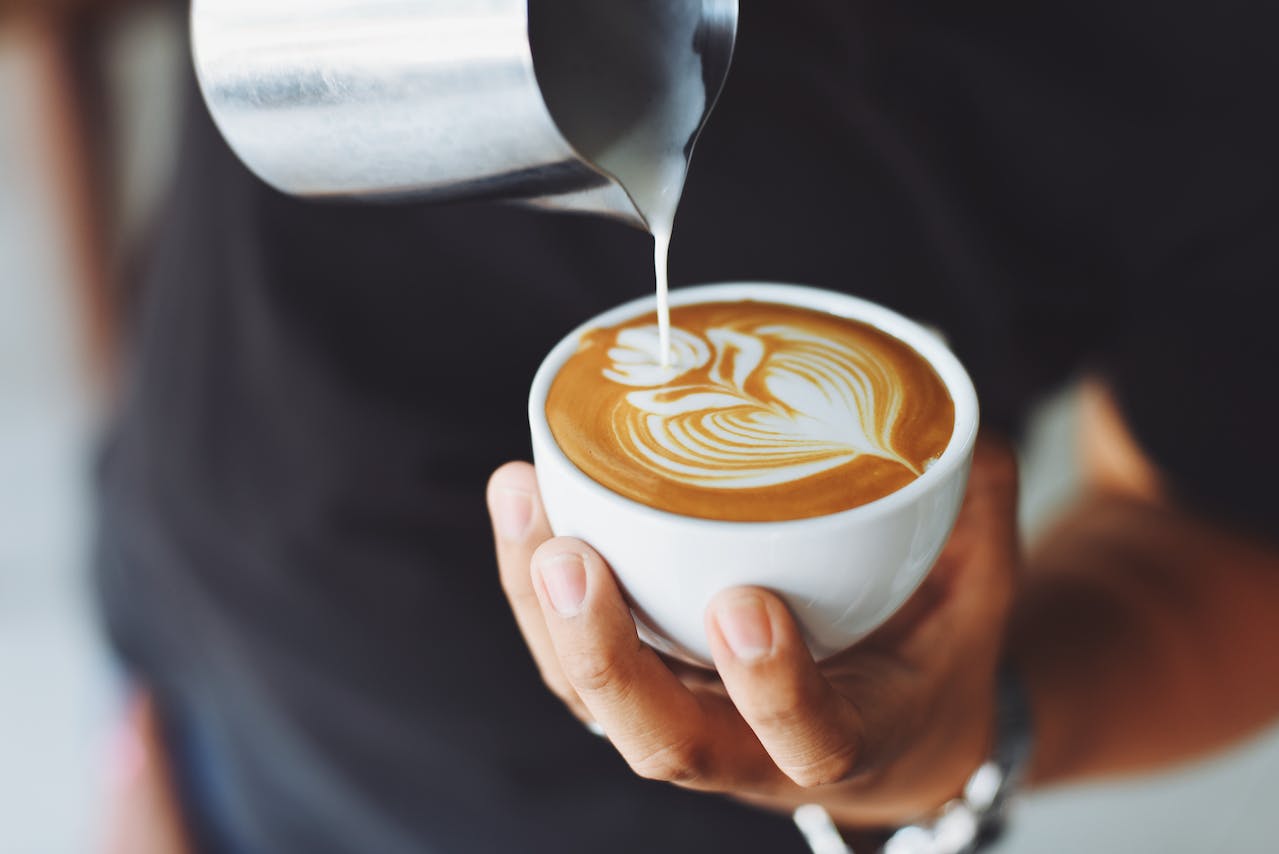 Câtă cafea este indicat să bei într-o zi? Ce spun medicii?