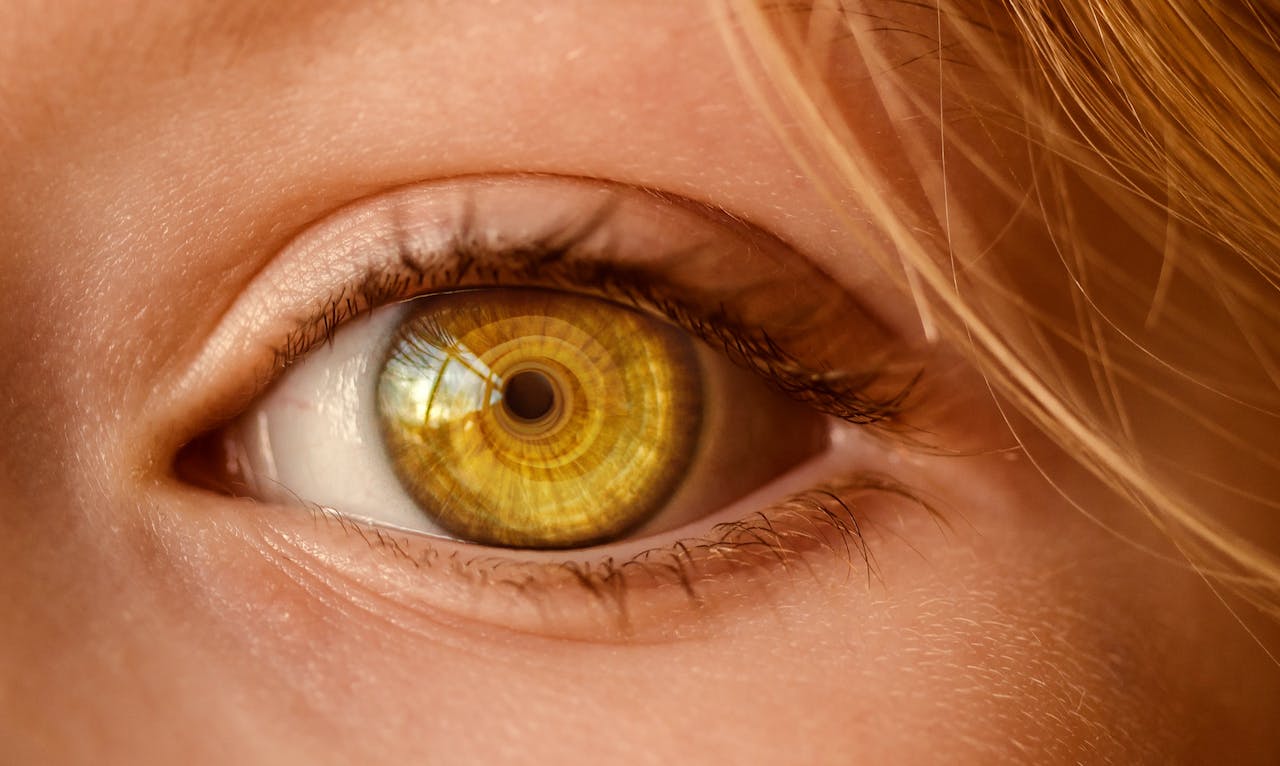 Primul transplant de ochi din lume a fost realizat cu succes