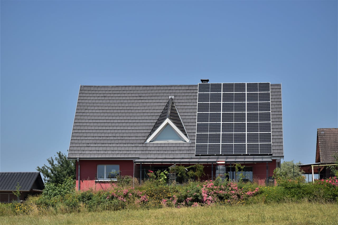 casa cu fotovoltaice