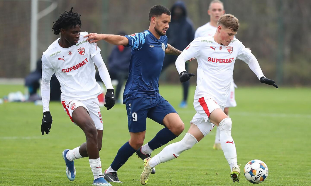 Dinamo - Metaloglobus Dinamo, învinsă categoric de Metaloglobus