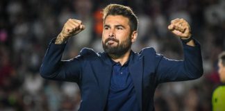 Gigi Becali l-a sunat pe Adrian Mutu pentru banca roș-albaștrilor Gigi Becali l-a sunat pe Adrian Mutu pentru banca roș-albaștrilor