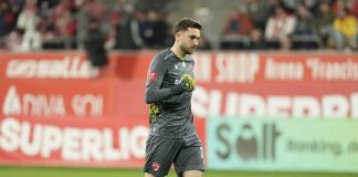 Alex Roșca: ”Am o gaură în genunchi” Alex Roșca: ”Am o gaură în genunchi”