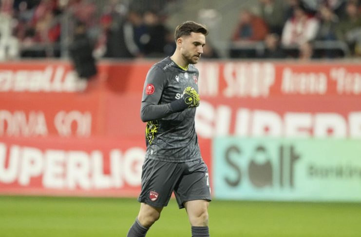 Alex Roșca: ”Am o gaură în genunchi” Alex Roșca: ”Am o gaură în genunchi”