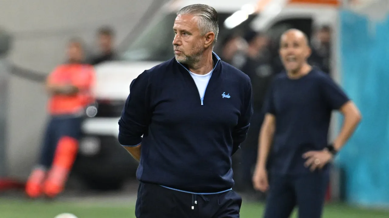 Laurențiu Reghecampf Laurențiu Reghecampf a decis noul căpitan al echipei